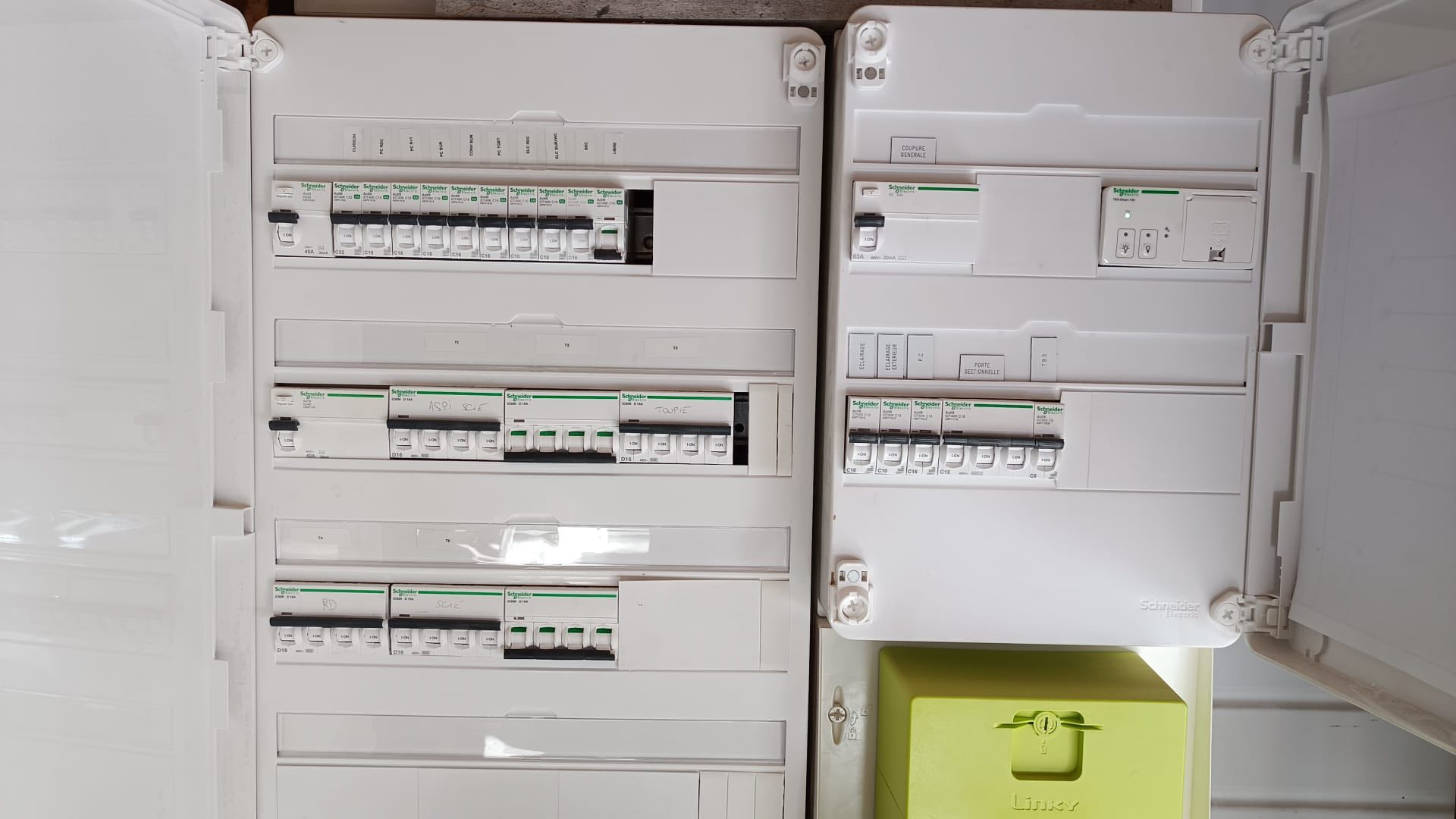 Pour un menuisier de Clermont-Ferrand, réalisation d'une installation électrique en triphasé. par ELECmt Frédéric Apert Électricité Générale en Auvergne Puy de Dôme - Chatel-Guyon - Riom