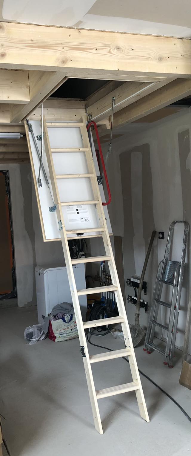 Installation pour un particulier de Châtel-Guyon d'une échelle escamotable. par ELECmt Frédéric Apert Électricité Générale en Auvergne Puy de Dôme - Chatel-Guyon - Riom