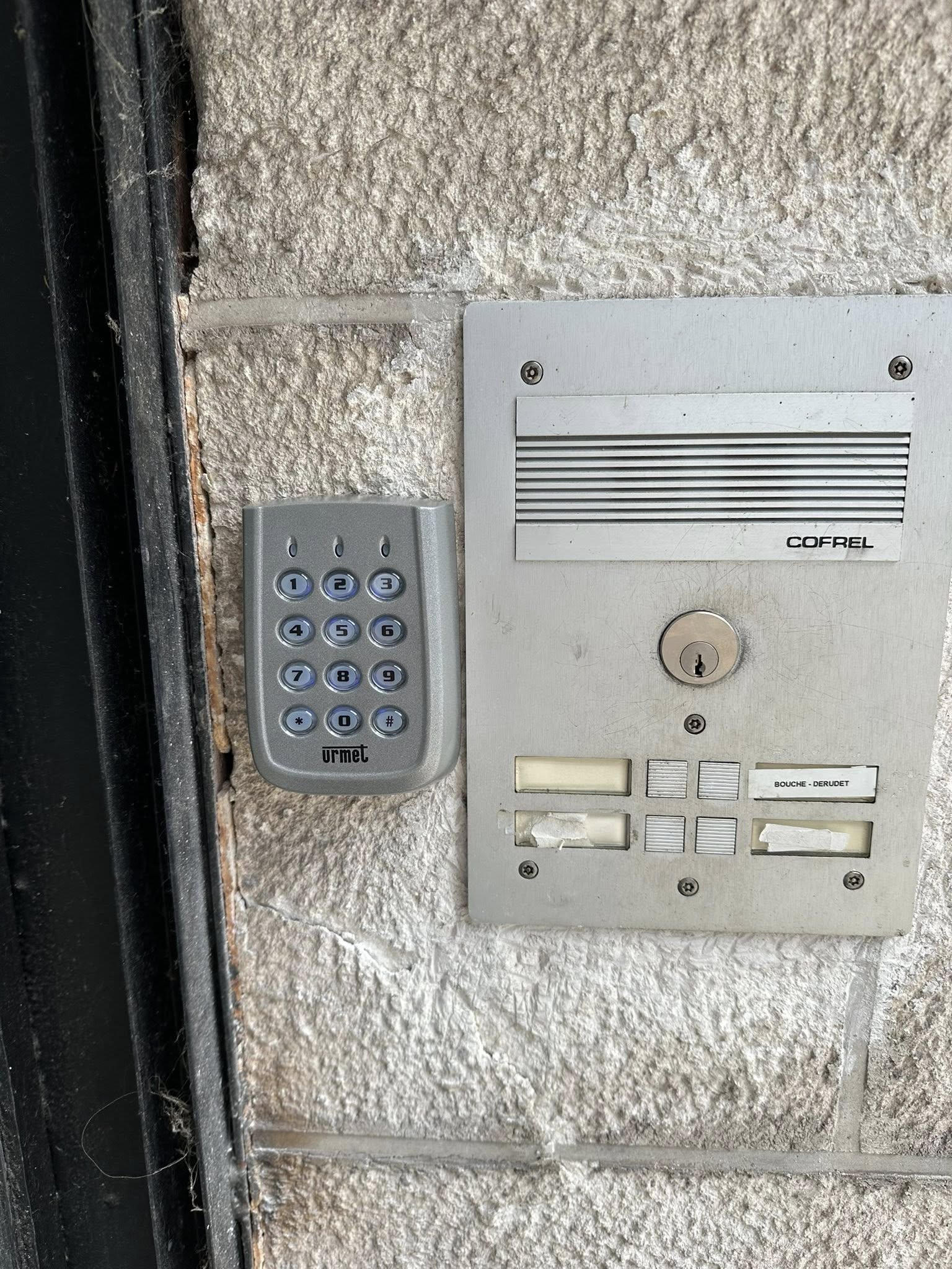 Installation d'un digicode proche de Chatel-Guyon. par ELECmt Frédéric Apert Électricité Générale en Auvergne Puy de Dôme - Chatel-Guyon - Riom